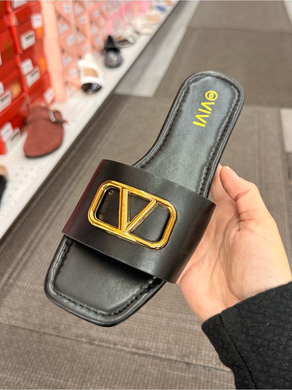 Black pendant sandal bundle